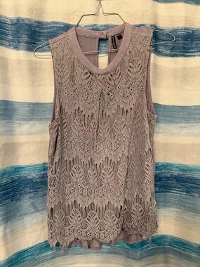 Sleeveless Lavender Lace Overlay Tank Top